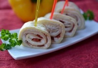 Crepes roll-up with Parma ham and bell pepper