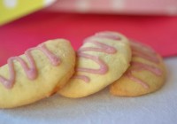 Cookies with cranberry-port-filling