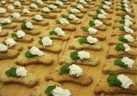 “Cheesy feet” with parsil pesto and goat’s cream cheese