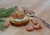 Nordseekrabbensülze auf Mini-Cracker