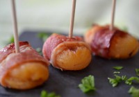 Spicy apricots wrapped in bacon
