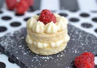 Amaretto cakes with limoncello cream